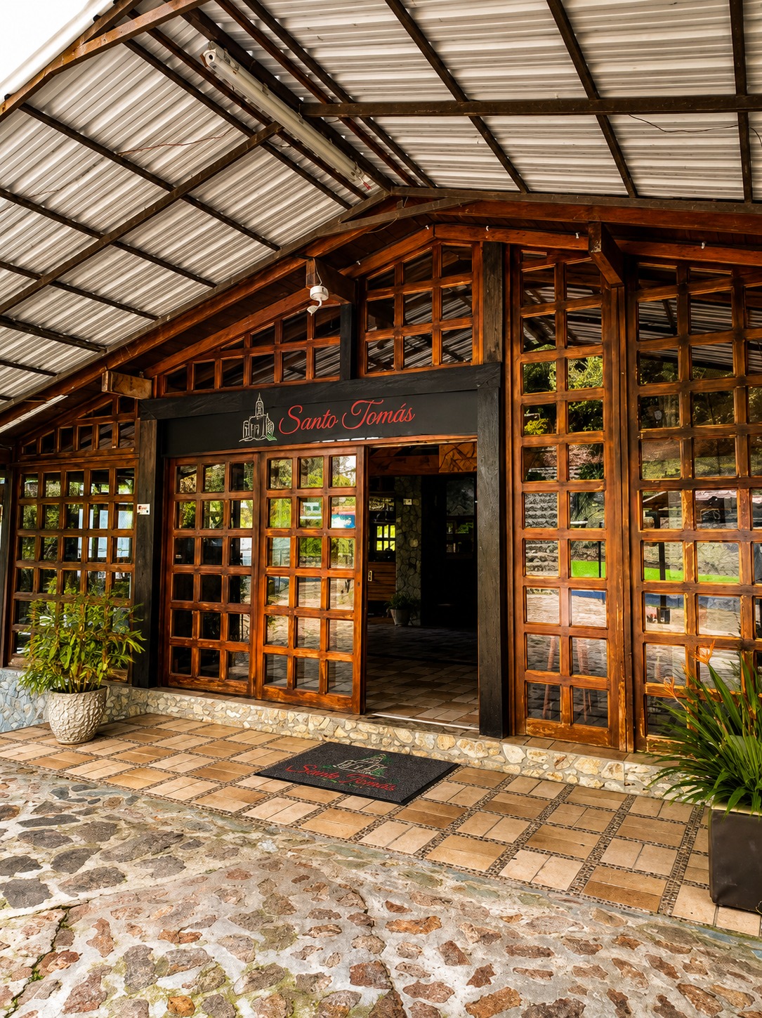 Entrada Hotel Santo Tomás